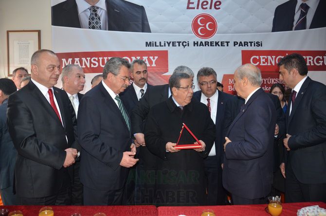 MHP LİDERi DEVLET BAHÇELİ AKHİSARLILAR İLE BULUŞTU